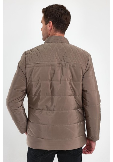 Erkek Krem Standart Fit Normal Kesim Içi Kürklü Dik Yaka Çıtçıt Detaylı Fermuarlı Kışlık Mont-Krem