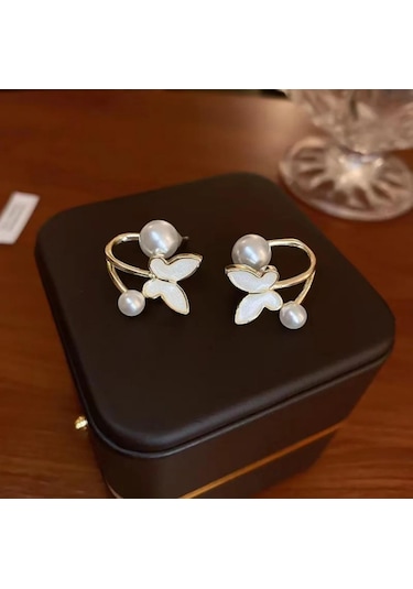 Zarif Ve Şık Kelebek Detaylı İnci Taşlı Altın Kaplama Antialerjik Çelik Küpe Altın