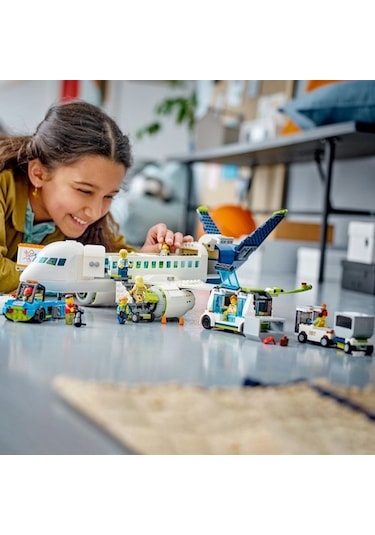 LEGO® City 60367 Yolcu Uçağı Yaratıcı Oyuncak Yapım Seti 930 Parça