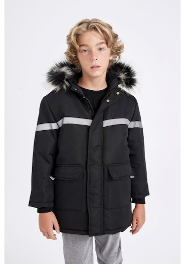 DeFacto Erkek Çocuk Çıkarılabilir Suni Kürk Yaka Kapüşonlu Pelüş Astar Parka C8786A824WNBK27