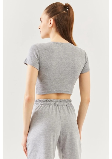Kadın Kısa Kol Bisiklet Yaka Vücuda Oturan %100 Pamuklu Kaşkorse Esnek Crop Bluz Açık Gri