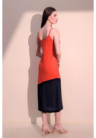 Kadın Mercan & Siyah Rahat Asimetrik Bloklu Yırtmaçlı Askılı Uzun Elbise Mercan