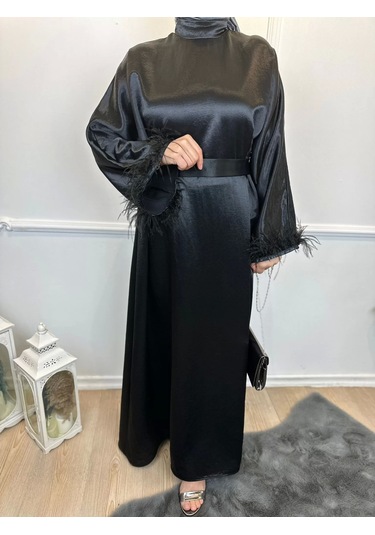 SİYAH KOL UCU TÜYLÜ ELBİSE Siyah