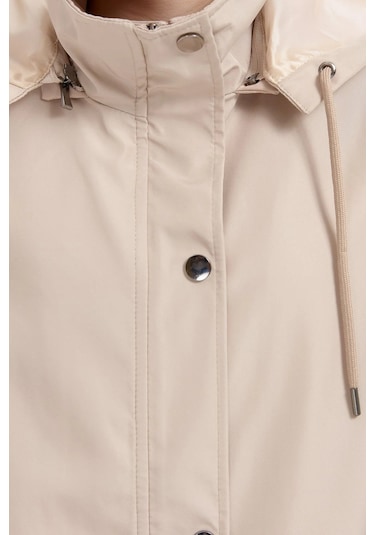 Desen Triko Kadın Kapüşonlu Kapaklı Cepli Kısa Trençkot 24416 Bej Bej