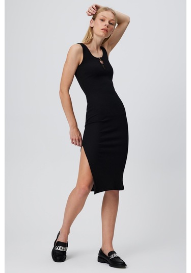 HALKA APLİKELİ ASKILI ELBİSE SİYAH