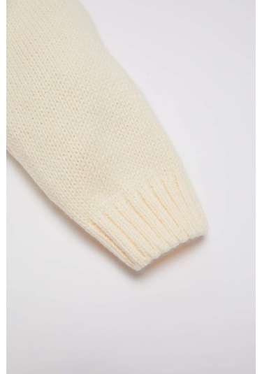 DeFacto Kız Bebek Bisiklet Yaka Yılbaşı Temalı Triko Kazak C8418A524WNBG744 Bej