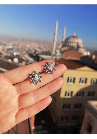 Silver Point Yeşil Taşlı Çivili Küpe Gümüş