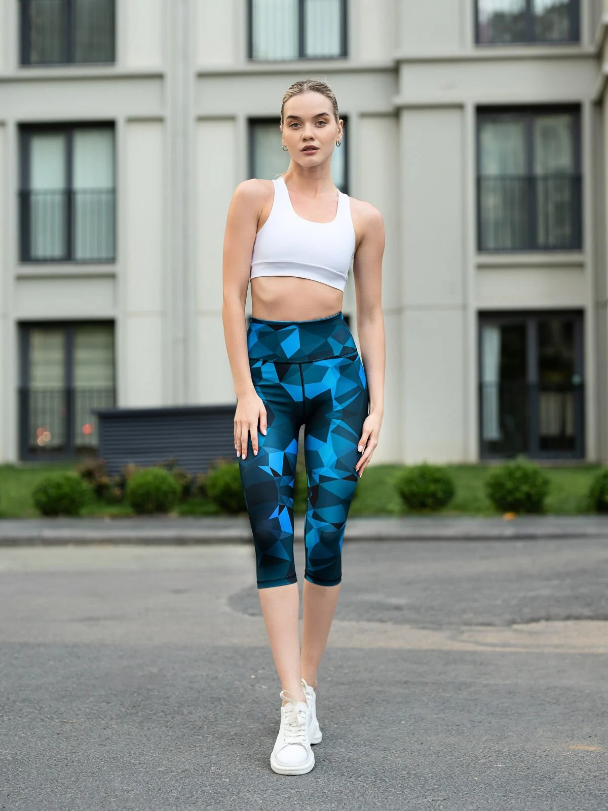 Üçgen Desenli Toparlayıcı Spor Kapri Tayt Mavi-Siyah