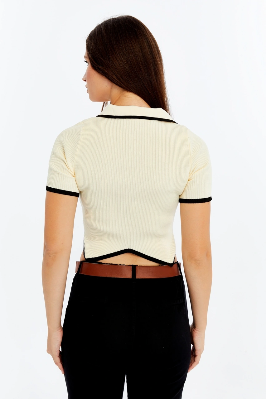 Kadın Polo Yaka V Yaka Triko Crop Bluz Asimetrik Kesim Kısa Kollu Krem