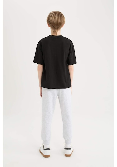 DeFacto Erkek Çocuk 2'li Takım Kısa Kollu Baskılı Tişört Beli Lastikli Eşofman Altı D9820A825SPBK81