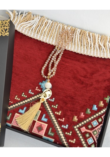 Hediyelik Seccade Tesbih Seti Kilim Desenli Kadife Astarlı Seccade, Kristal Tesbih Ve Özel Kutulu Lüks Hediye Seti Bordo