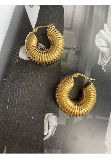 Boğumlu Iri Halka Çelik Kararmaz Küpe Çifti Altın