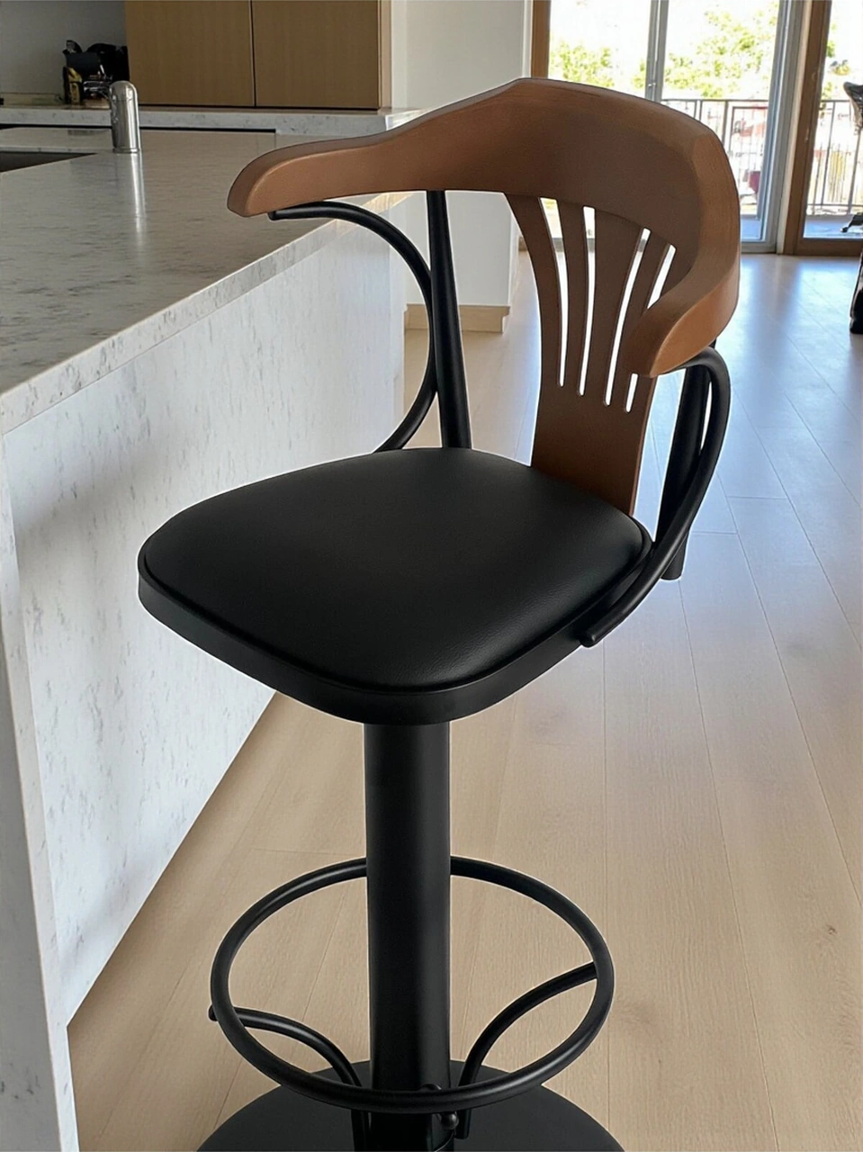 Dengema T168/75 Dönerli Bar Sandalyesi Siyah Deri Oturum, İnegöl Ceviz Sırt 75 Cm Yükseklik Siyah - Ceviz