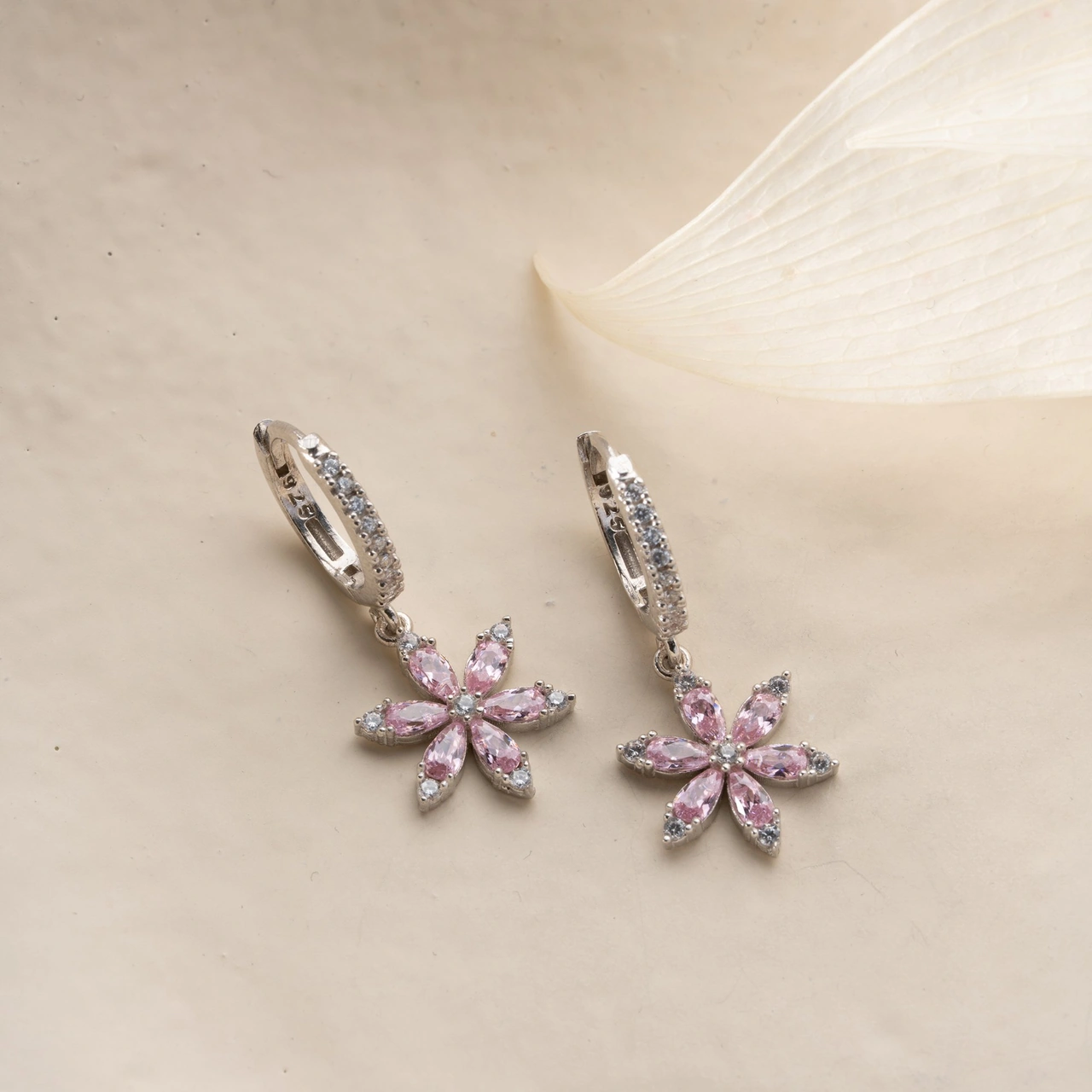 925 Ayar Gümüş Pembe Taşlı Çiçek Küpe Altın