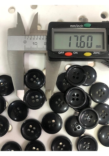 18 Mm 28 Boy Siyah Polyester Düğme 25 Adet