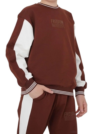 Erkek Çocuk Freedom Yazılı Beyaz Şerit Detaylı Kahverengi Renk Oversize Kalıp Eşofman Takımı Kahverengi