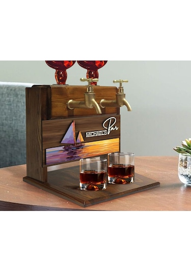 Bk Gift Kişiye Özel Kabartma Manzara Tasarımlı İsimli Çift Musluklu Doğal Ahşap İçki Standı-30, İçki Standı, Doğum Günü Hediyesi, Ev Hediyesi Bitmeyen