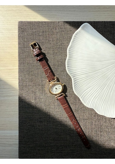 Retro Minimal Deri Kordon Vintage Kadın Kol Saati Kelebek Model Altın
