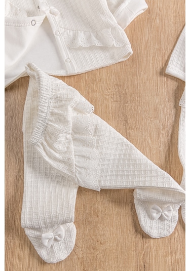 Fistolu Kendinden Desenli 8'li Kız Bebek Hastane Çıkışı Bebek Takımı