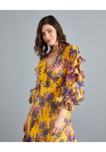 Çiçek Desenli Kadın Elbise - Katlı Etek Detaylı - Fırfırlı Kol - V Yaka - Modern Ve Şık Tasarım - Günlük Ve Özel Gün İçin Elbise Sarı