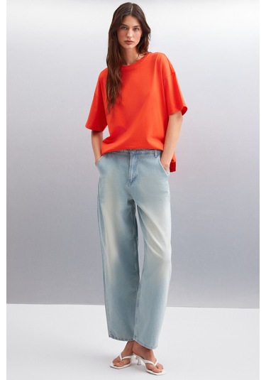 Jemmy Kadın %100 Organik Pamuk Relaxed Fit Yırtmaçlı Yuvarlak Yakalı Kırmızı T-shirt