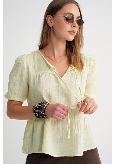 4715 Kadın Yakası Bağlamalı Kısa Kol Müslin Bluz Sarı Sari