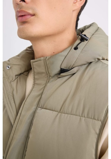 DeFacto Regular Fit Kapüşonlu Fermuarlı Cepli Şişme Yelek D6285AX25SPKH465