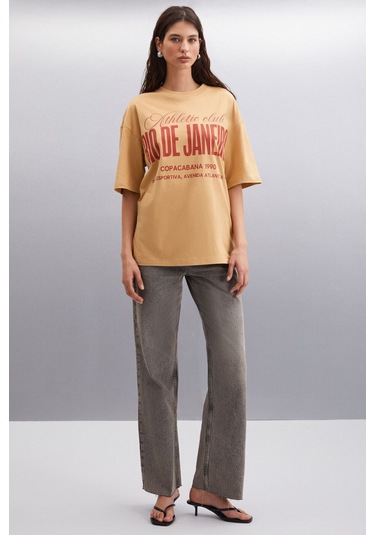 GRIMELANGE Malıka Kadın %100 Organik Pamuklu Şehir Tema Baskılı Oversize Bisiklet Yaka Bej T-shirt Bej