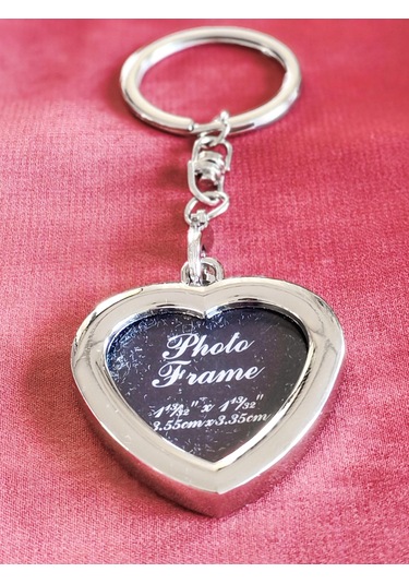 Moncuk Design Altın Sarısı Kalp Şekilli Metal Fotoğraf Çerçeveli Anahtarlık