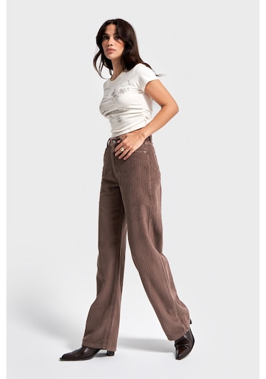 Itsbasic Kadın Pastel Kahve Doris 29w5-140 Straight Fit Yüksek Bel Kalın Fitilli Velvet Kadife Kumaş Pantolon Itsbasic Kadın Pastel Kahve Doris 29w5-140 Straight Fit Yüksek Bel Kalın Fitilli Velvet Kadife Kumaş Pantolon