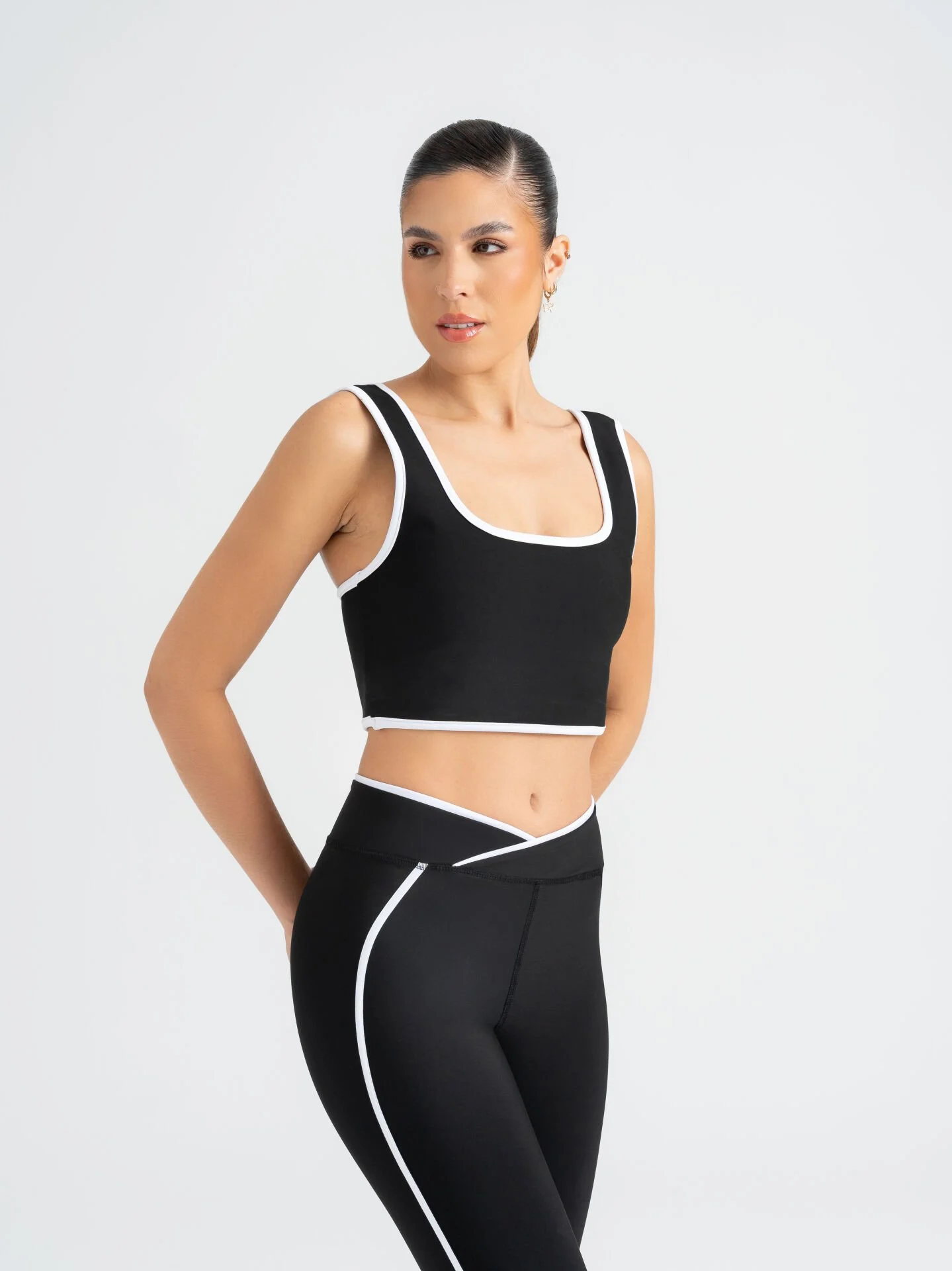 V-line Beyaz Biye Detaylı Siyah Spor Tayt Siyah