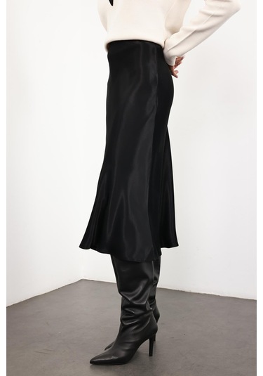 Siyah Saten Volanlı Etek 17000 Siyah