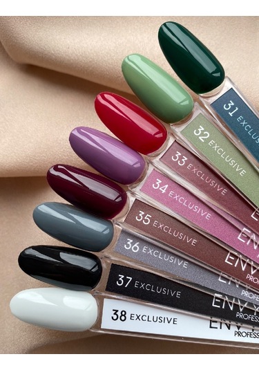 Envy Kalıcı Oje Exclusive Seri Siyah 15gr No:037