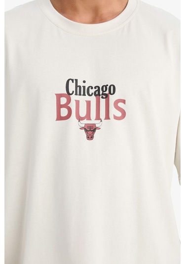 DeFactoFit NBA Chicago Bulls Oversize Geniş Kalıp Bisiklet Yaka Sırt Baskılı Kısa Kollu Tişört E2185AX25SMBG810