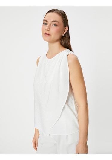 Koton Kolsuz Bluz İnci Detaylı Yuvarlak Yaka Viskon Kumaş Kırık Beyaz 4sak60387uw Ekru