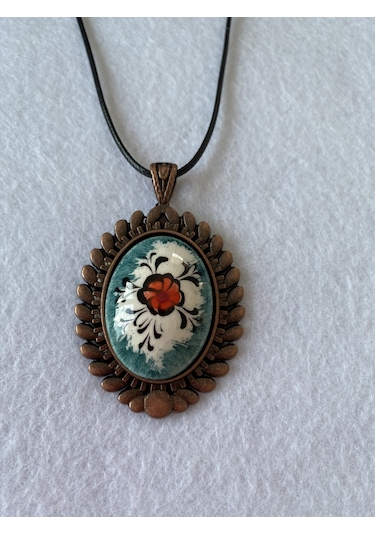 Iznik Çini Çiçek Figürlü Deri Ipli Kolye Model 3 Pembe