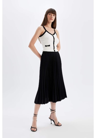 Defacto Esnek Belli Basic Düz Pilise Aerobin Midi Etek B9014AX24AUBK81 Siyah Defacto Esnek Belli Basic Düz Pilise Aerobin Midi Etek B9014AX24AUBK81 Siyah