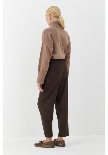 Kemer Tokalı Pileli Pantolon Kahverengi Kahverengi