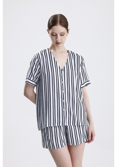 Laperissa Kadın Çizgili Şortlu Pijama Takımı Kısa Kollu, Önden Düğmeli, Yazlık Ev Giyim Çok Renkli