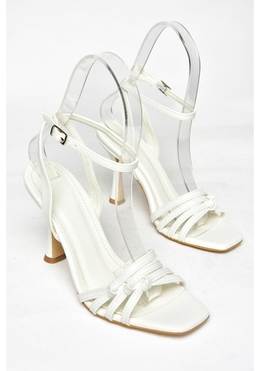 Fox Shoes S569815709 Beyaz İnce Topuklu Kadın Ayakkabı Beyaz