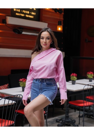 Kadın Önü Parlak Taşlı Rahat Kalıp Kot Şort Mavi