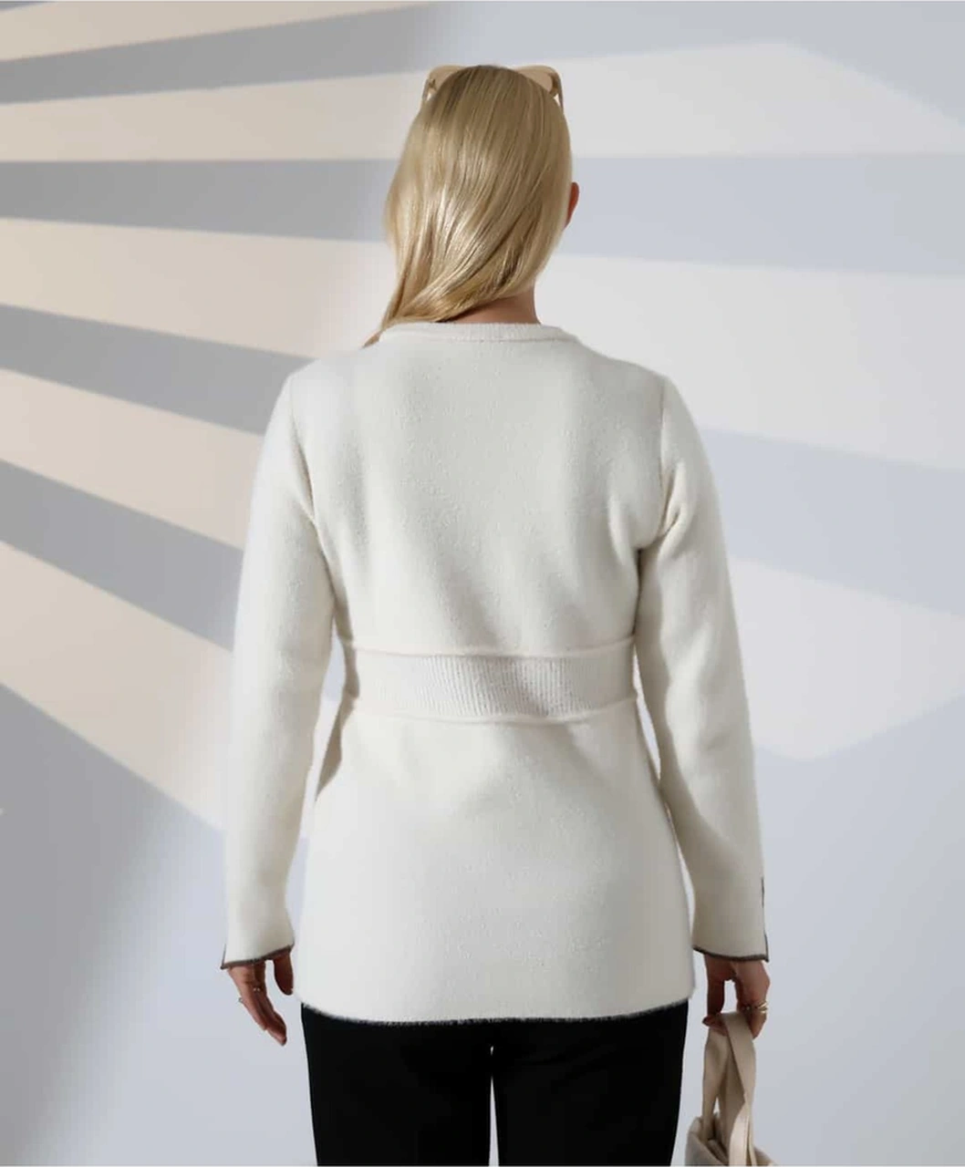 Bel Detaylı Yumuşak Triko Kazak Taş