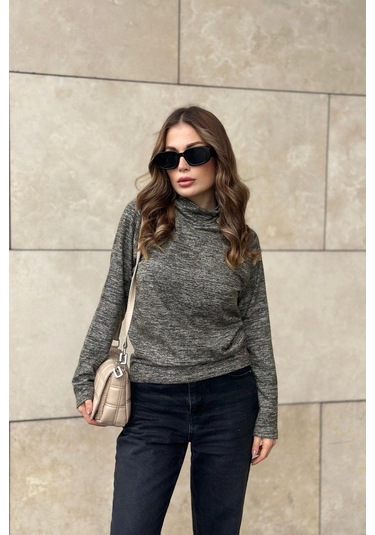 Kadın Haki Kendinden Desenli, Yumoş Kumaş, Uzun Kol, Düğme Detaylı, Boğazlı Bluz Haki