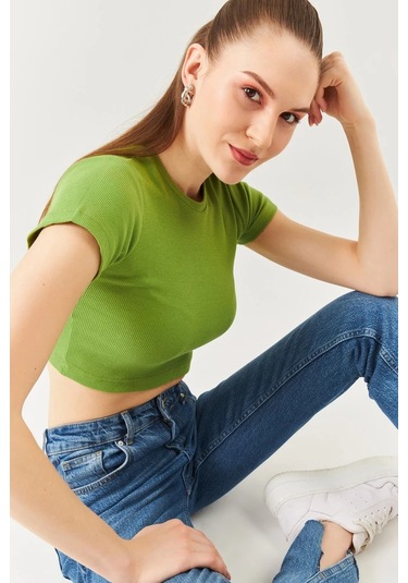 Kadın Kısa Kol Bisiklet Yaka Vücuda Oturan %100 Pamuklu Kaşkorse Esnek Crop Bluz Çimen Yeşili