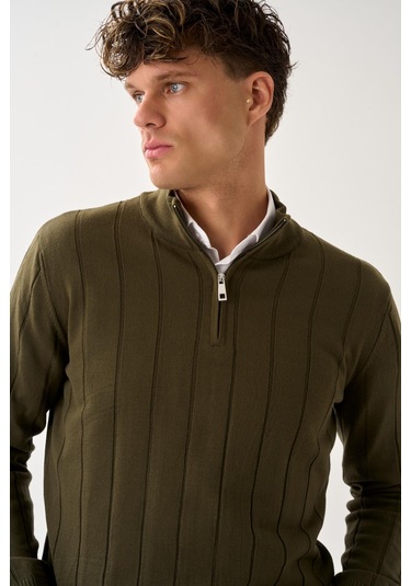 Dikey Dokuma Desenli Fermuarlı Triko Kazak Haki