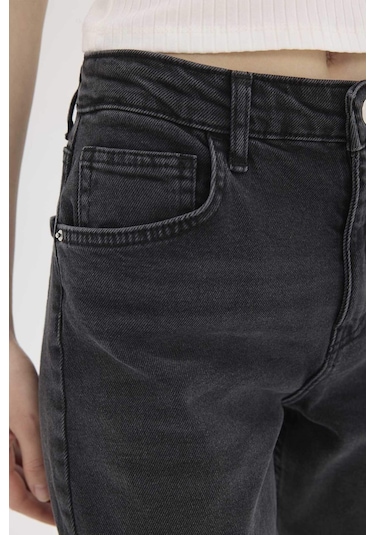 DeFacto Lina Comfort Mom Normal Bel Düz Paça Jean Kar Yıkamalı Pantolon D7944AX25SPNM36