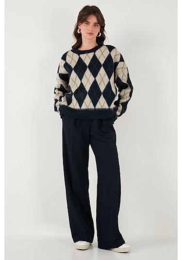 Lela Oversize Fit Bisiklet Yaka Baklava Desenli Yumuşak Dokulu Bayan Kazak 4616223 Lacivert