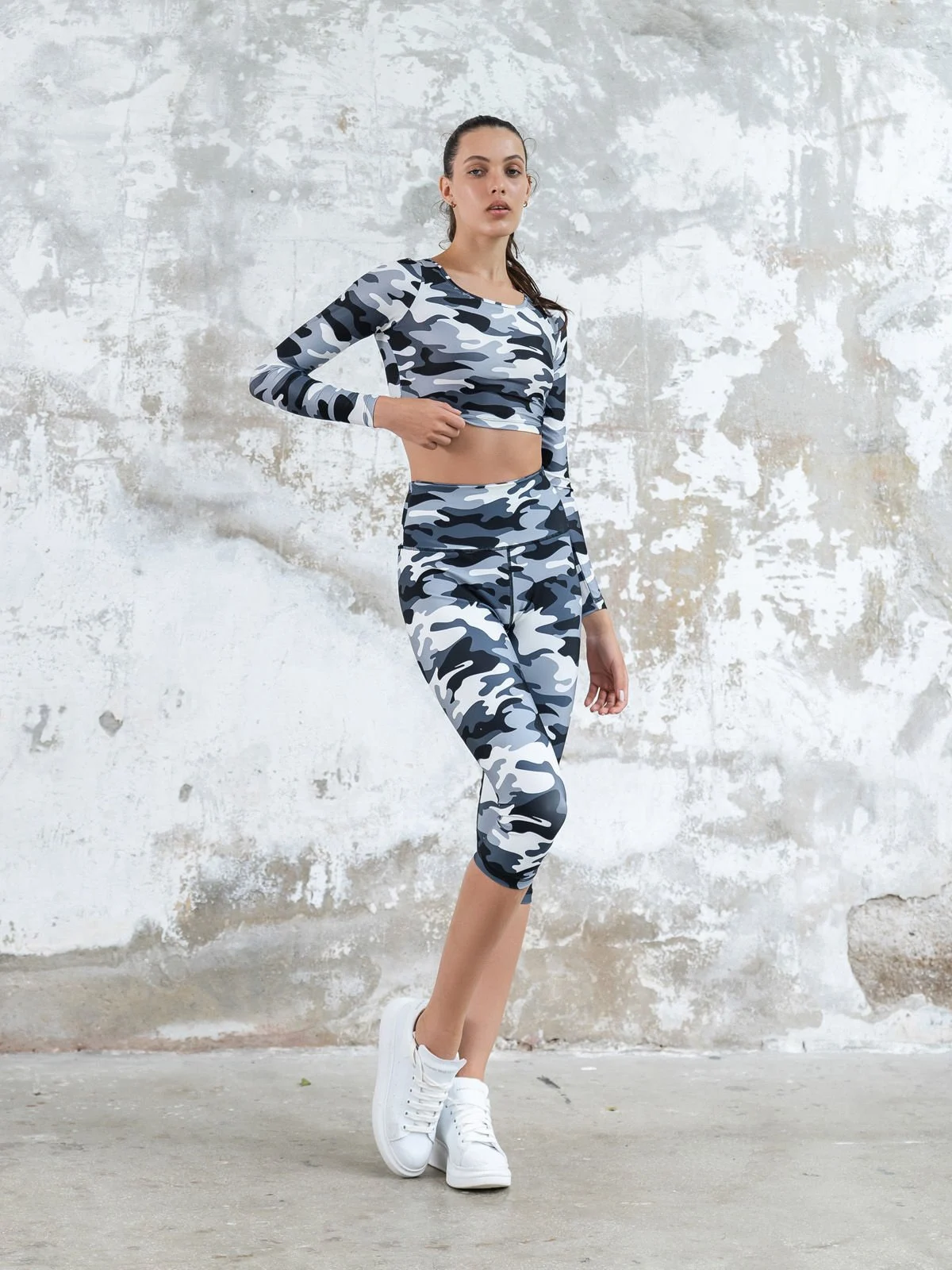 Kamuflaj Desen Toparlayıcı Spor Kapri Tayt Gri Kamuflaj