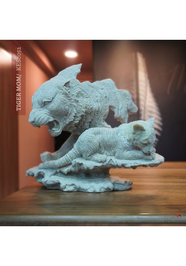 Kaplan Annesinin Ve Yavrusunun Korumasını Simgeleyen Şık El Yapım