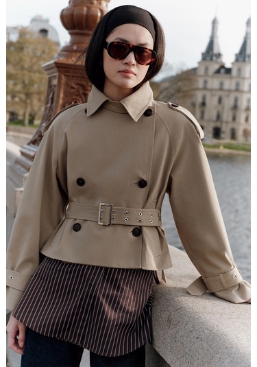 Kemerli Kısa Trençkot Kum Kum